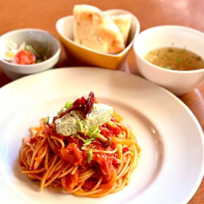 トマト味のパスタ