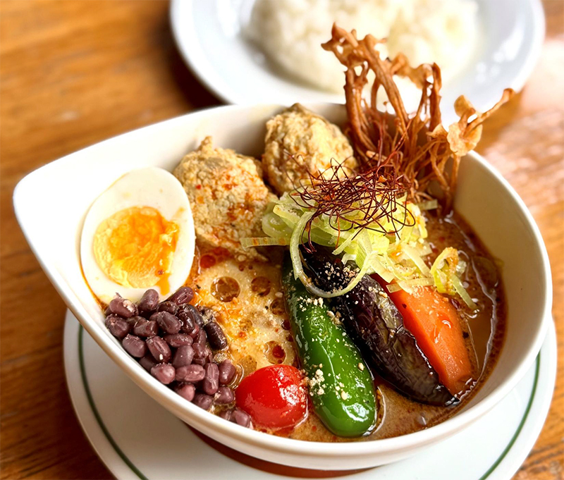 春ごぼうの鶏団子と豆乳スープカレー 