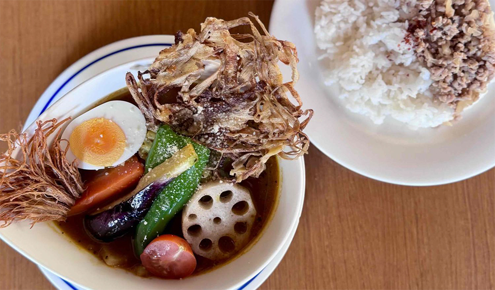 サクサクごぼうのガレットと旨豚そぼろのスープカレー